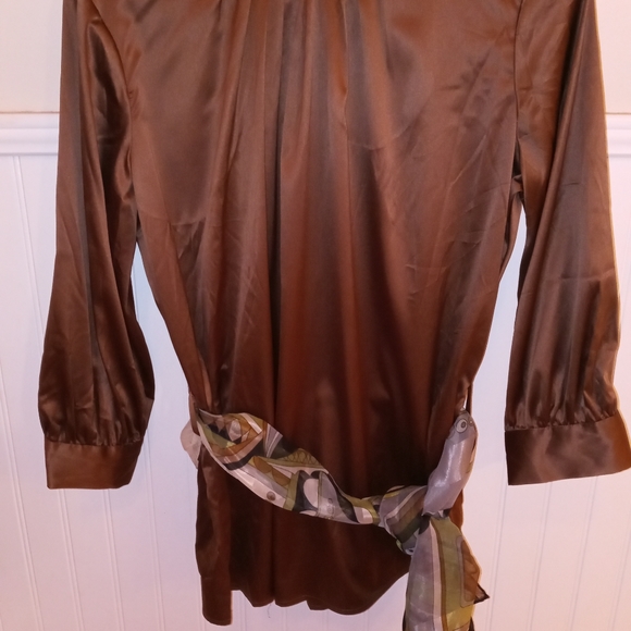 Dressy blouse by Harve Benard Collection. - Picture 3 of 7